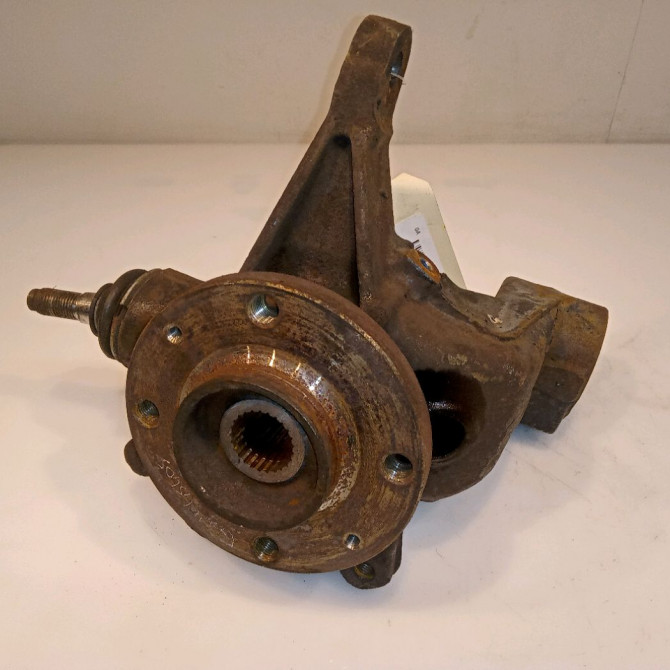 Moyeu avd occasion PEUGEOT 406 Phase 1 10-1995->04-1999 1.8i 110ch 330785 1