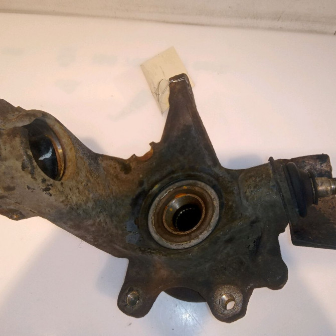 Moyeu avd occasion PEUGEOT 406 Phase 2 04-1999->04-2004 2.0 HDI 110ch 330785 2