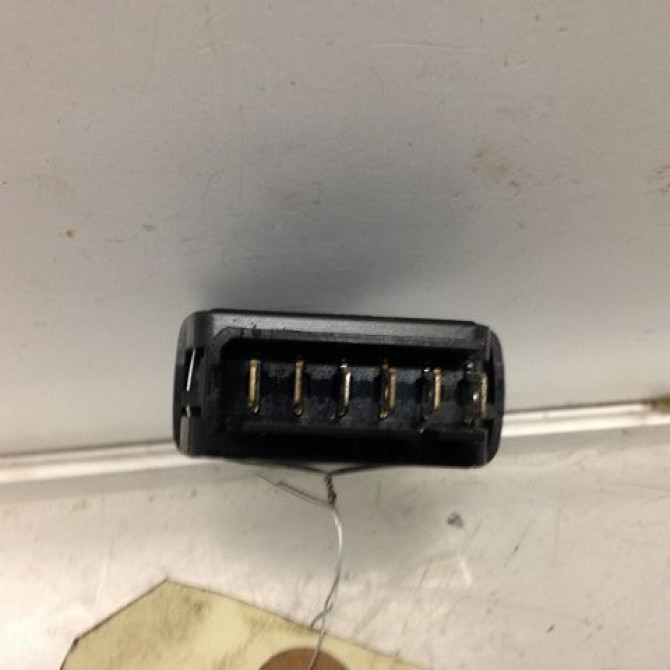 Commande lève-glace porte avant droite occasion RENAULT CLIO II Phase 1 03-1998->06-2001 1.9 D 7700429998 2