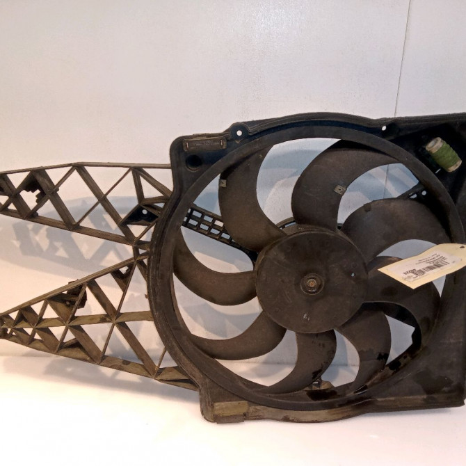 Ventilateur de refroidissement occasion FIAT GRANDE PUNTO III Phase 1 09-2005->12-2013 1.3 DT MULTIJET 16v 75ch 55701372 1