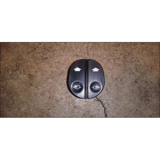 Commande lève-glace porte avant gauche occasion FORD FIESTA IV Phase 2 09-1999->09-2002 1.3i 1007910 1