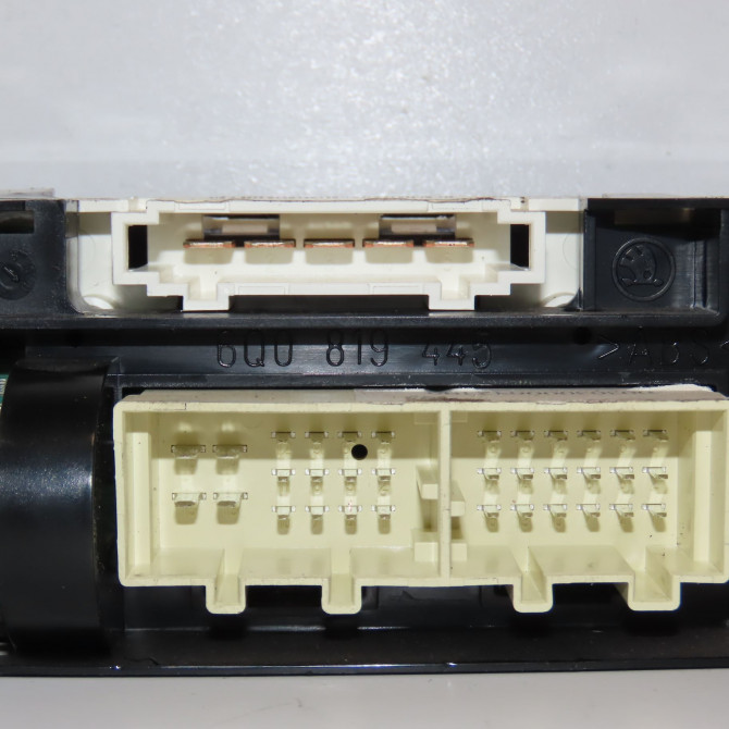 Commande de chauffage occasion AUDI A1 Phase 1 06-2010->03-2015 1.6 TDI 105ch 8X0820045 3