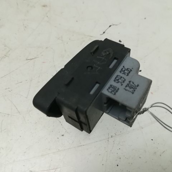 Commande lève-glace porte avant droite occasion VOLKSWAGEN POLO IV Phase 1 01-2002->05-2005 1.9 SDI 6Q09598569B9 2