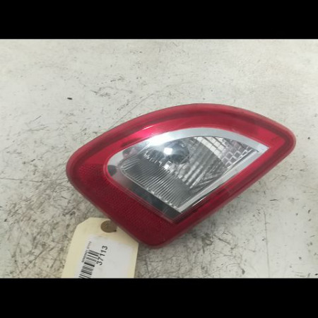 Feu arrière intérieur droit occasion RENAULT TWINGO II Phase 2 12-2011->12-2014 1.2i 16v 75ch