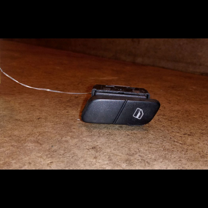 Commande lève-glace porte avant droite occasion VOLKSWAGEN POLO IV Phase 1 01-2002->05-2005 1.4 TDI 75ch 6Q09598569B9 1