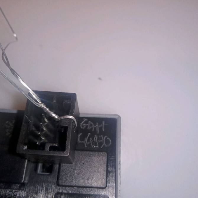 Commande lève-glace porte avant gauche occasion VOLKSWAGEN POLO IV Phase 2 05-2005->09-2009 1.4 TDI 70ch 4