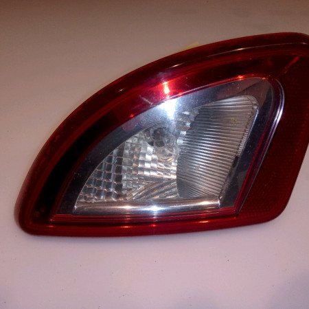 Feu arrière interieur gauche occasion RENAULT TWINGO II Phase 2 12-2011->12-2014 1.2i 16v 75ch