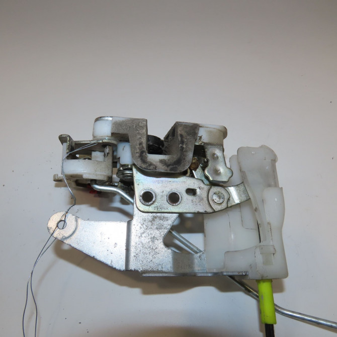 Serrure porte avg occasion PEUGEOT 107 Phase 1 06-2005->12-2008 1.0i 12v 68ch 9135S3 4