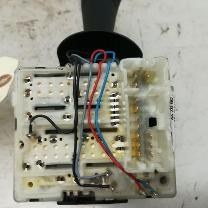 Commande essuie glace occasion RENAULT CAPTUR Phase 1 02-2013->... 1.2i 118 16V 8201168016 4