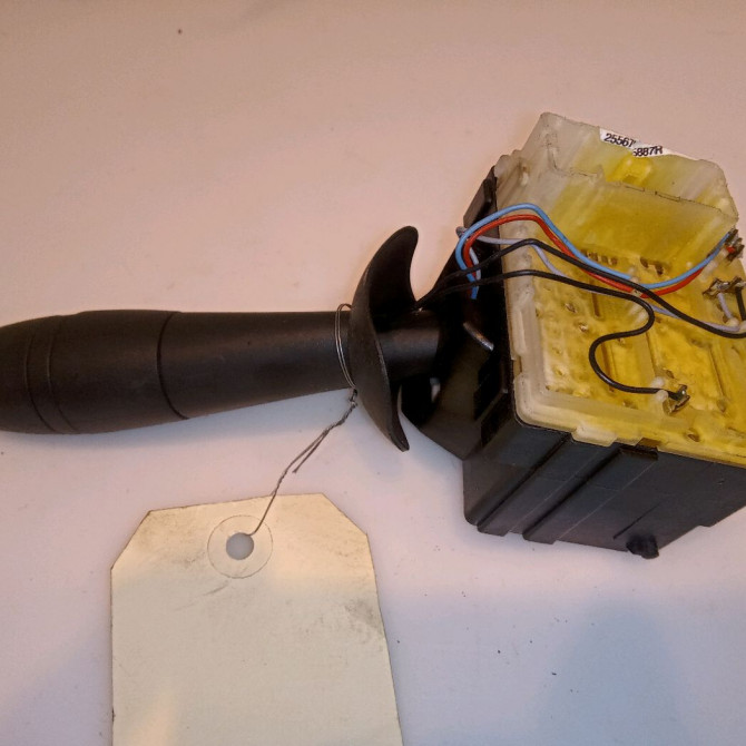 Commande essuie glace occasion RENAULT CAPTUR Phase 1 02-2013->... 1.5 DCI 90ch 8201168016 2