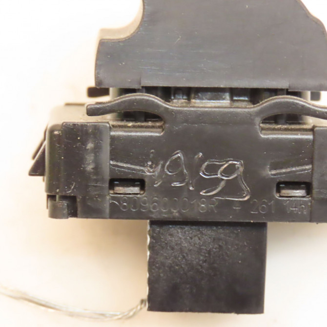 Commande lève-glace porte avant droite occasion RENAULT SCENIC III Phase 3 04-2013->... 1.5 DCI 110ch 3