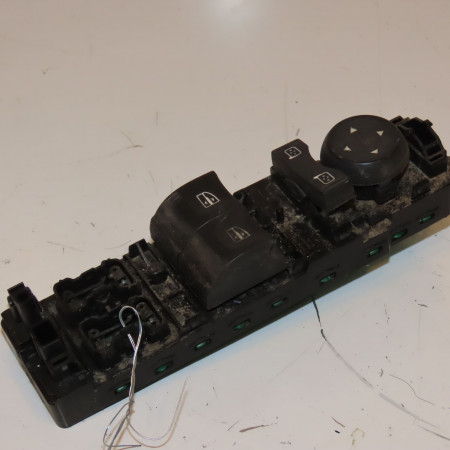 Commande lève-glace porte avant gauche occasion RENAULT MEGANE III Phase 1 04-1995->04-1999 1.5 DCI 110ch