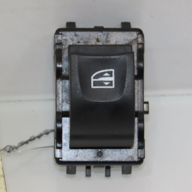 Commande lève-glace porte avant droite occasion RENAULT SCENIC III Phase 3 04-2013->... 1