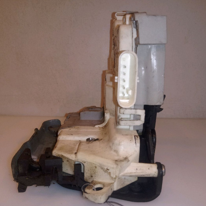 Serrure porte avd occasion AUDI A1 8X1837016C 3