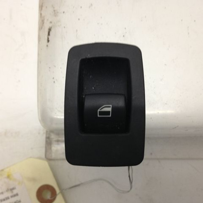 Commande lève-glace porte avant droite occasion B.M.W. SERIE 3 III Phase 1 01-1991->04-1998 318 TDS 61316945876 1