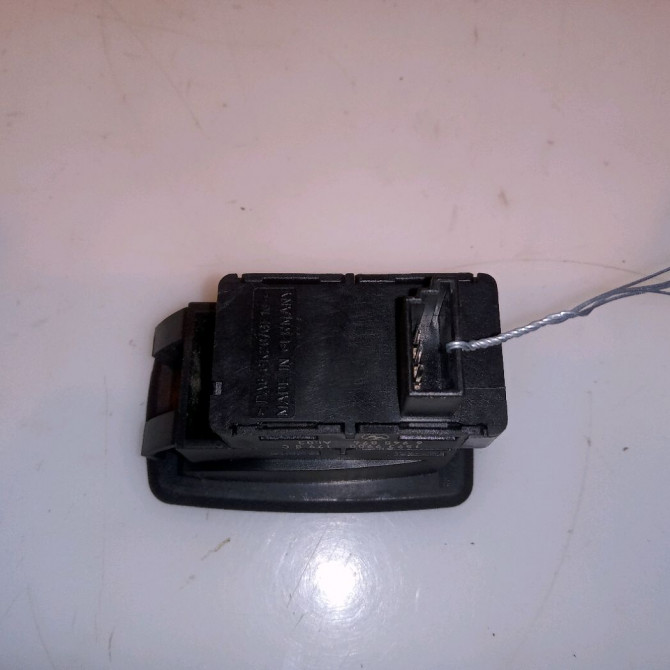 Commande leve-glace porte arrière gauche occasion B.M.W. SERIE 3 V Phase 1 03-2005->09-2008 320d 177ch 61316945876 2