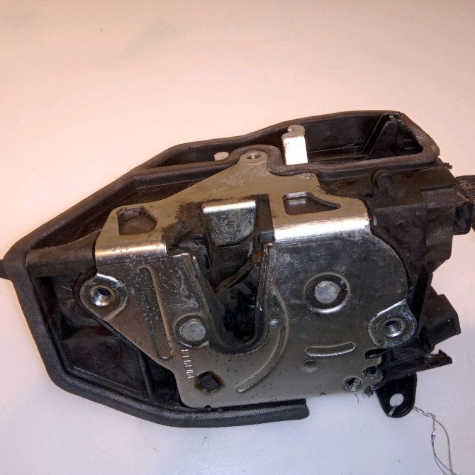 Serrure porte arg occasion B.M.W. SERIE 1 I Phase 1 05-2004->12-2006 120d 51227202147 1