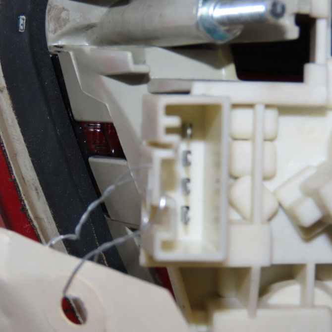 Feu arrière interieur gauche occasion B.M.W. SERIE 3 V Phase 1 03-2005->09-2008 318D 122ch 63216937459 3