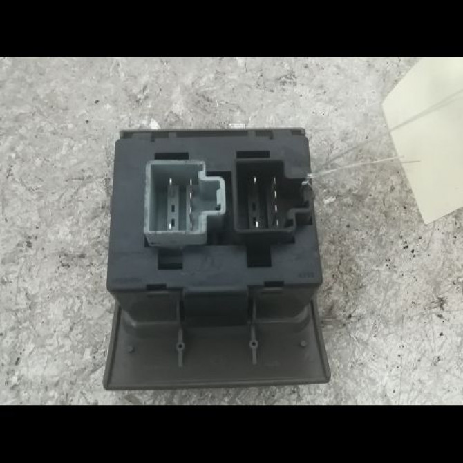 Commande lève-glace porte avant gauche occasion CHRYSLER PT CRUISER Phase 1 09-2000->12-2005 2.2 crd 120ch 2