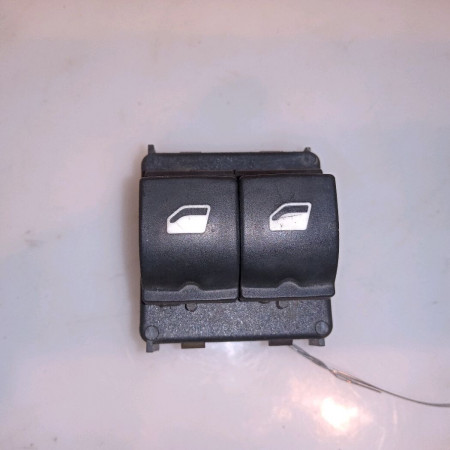 Commande lève-glace porte avant gauche occasion CITROEN C3 III Phase 1 10-2016->... 1.2i 82ch 98016298ZD