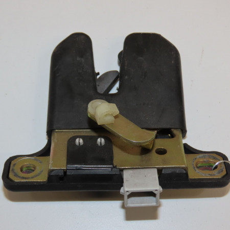 Serrure coffre arrière occasion SEAT TOLEDO II Phase 1 04-1998->09-2004 1.9 TDI 110 8L0827505F