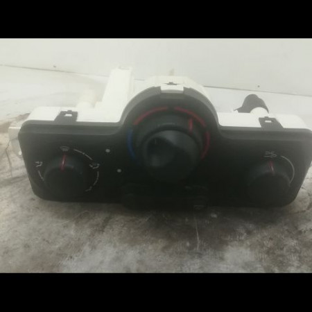 Commande de chauffage occasion RENAULT CLIO III Phase 1 09-2005->03-2009 1.2i 16v 75ch 7701070472