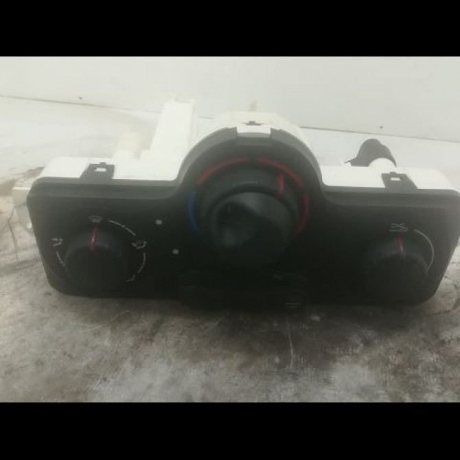Commande de chauffage occasion RENAULT CLIO III Phase 1 09-2005->03-2009 1.2i 16v 75ch 7701070472 1