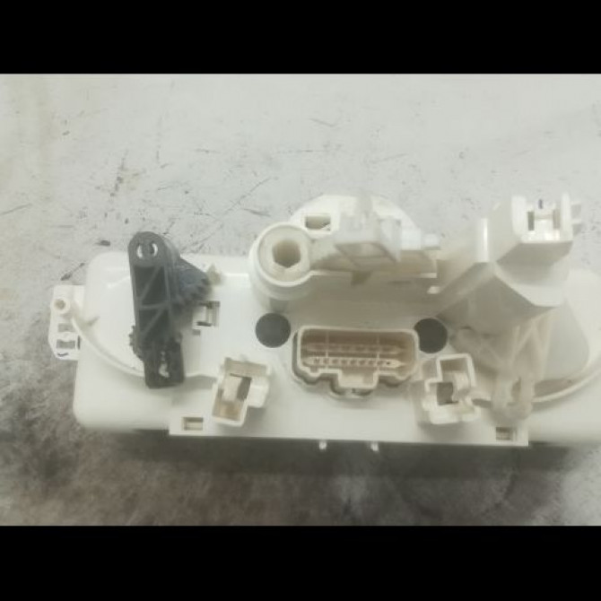 Commande de chauffage occasion RENAULT CLIO III Phase 1 09-2005->03-2009 1.2i 16v 75ch 7701070472 2