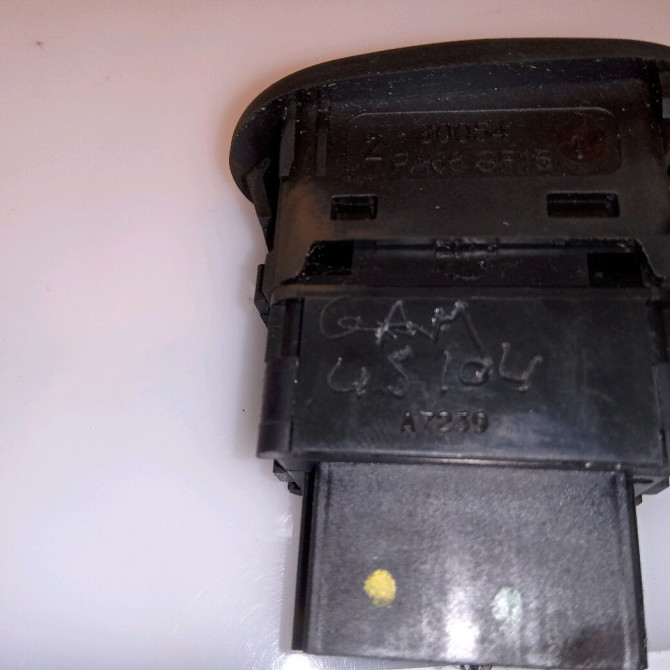 Commande lève-glace porte avant droite occasion CITROEN C3 I Phase 2 10-2005->12-2010 1.1i 60ch 2