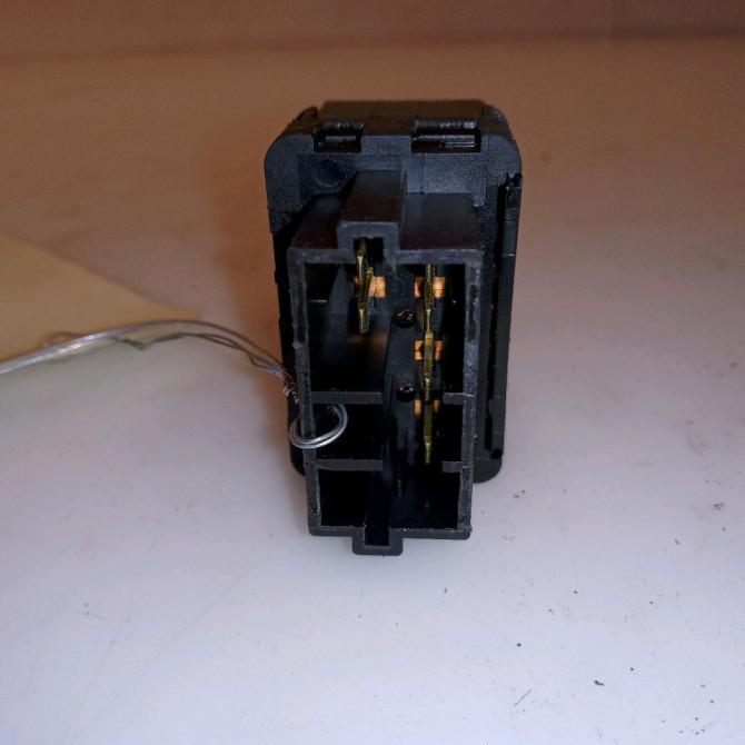 Commande lève-glace porte avant droite occasion CITROEN C3 I Phase 2 10-2005->12-2010 1.1i 60ch 2