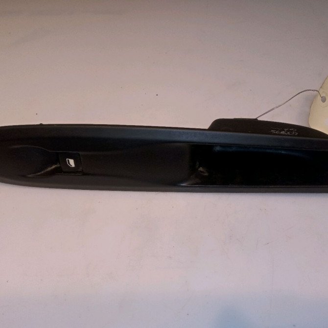 Commande lève-glace porte avant droite occasion CITROEN DS3 Phase 1 11-2009->03-2014 1.6 HDi 110ch 6490FE 1