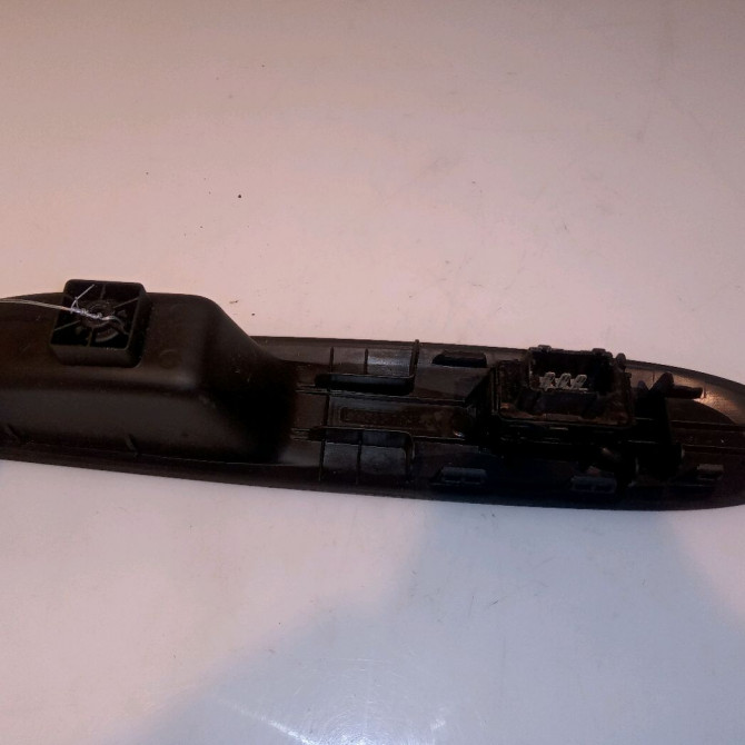 Commande lève-glace porte avant droite occasion CITROEN DS3 Phase 1 11-2009->03-2014 1.6 HDi 110ch 6490FE 2