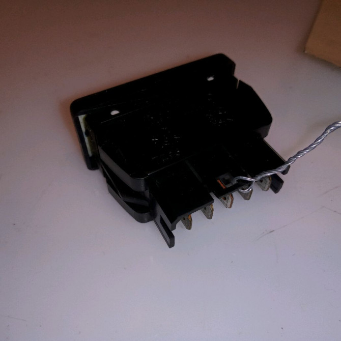 Commande lève-glace porte avant gauche occasion PEUGEOT 106 Phase 2 04-1996->09-2003 1.1i 60ch 6552R4 2