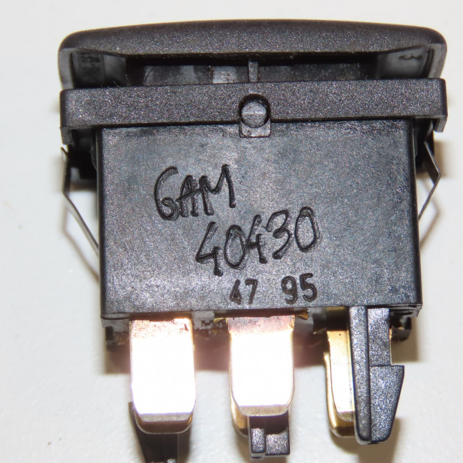 Commande lève-glace porte avant droite occasion VOLKSWAGEN POLO III Phase 1 10-1994->11-1999 1.4 3