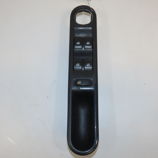 Commande lève-glace porte avant gauche occasion RENAULT ESPACE IV Phase 2 03-2006->07-2012 1.9 DCI 8v 120ch 8200015089 1