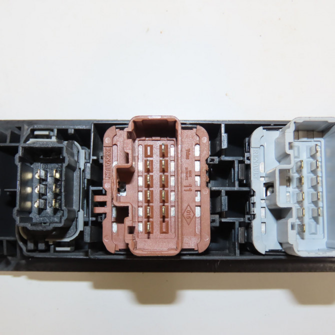 Commande lève-glace porte avant gauche occasion RENAULT ESPACE IV Phase 2 03-2006->07-2012 1.9 DCI 8v 120ch 8200015089 3