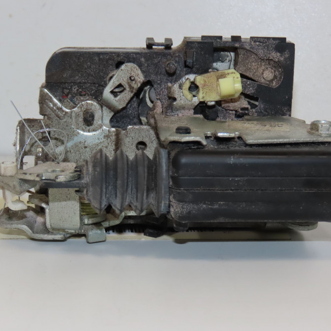 Serrure porte arg occasion DACIA SANDERO I Phase 1 06-2008->10-2012 1.2 16v 75ch 8200735248 2