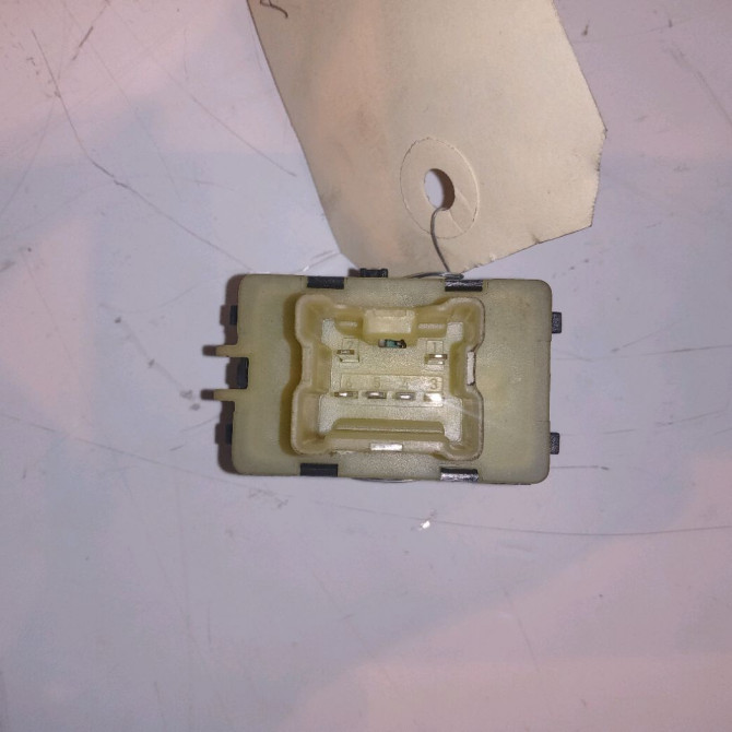 Commande lève-glace porte avant gauche occasion DACIA SANDERO II Phase 1 10-2012->... 0.9 TCE 90ch 2