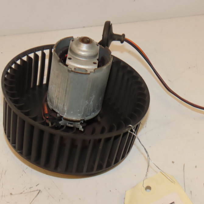 Ventilateur de chauffage occasion FORD FIESTA IV Phase 1 09-1995->09-1999 1.8 D 1055062 1