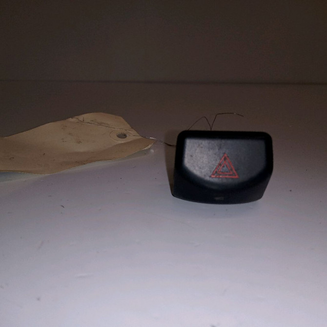 Bouton de warning occasion NISSAN MICRA III Phase 1 04-1995->04-1999 1.4i 88ch 25290BC60A 1