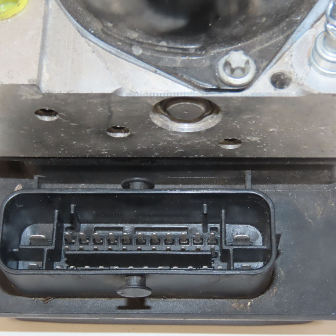 Unité hydraulique ABS occasion VOLKSWAGEN POLO V POLO V Phase 1 2009-09-01->2014-05-31 1.6 TDI 90 6R0614517S 3