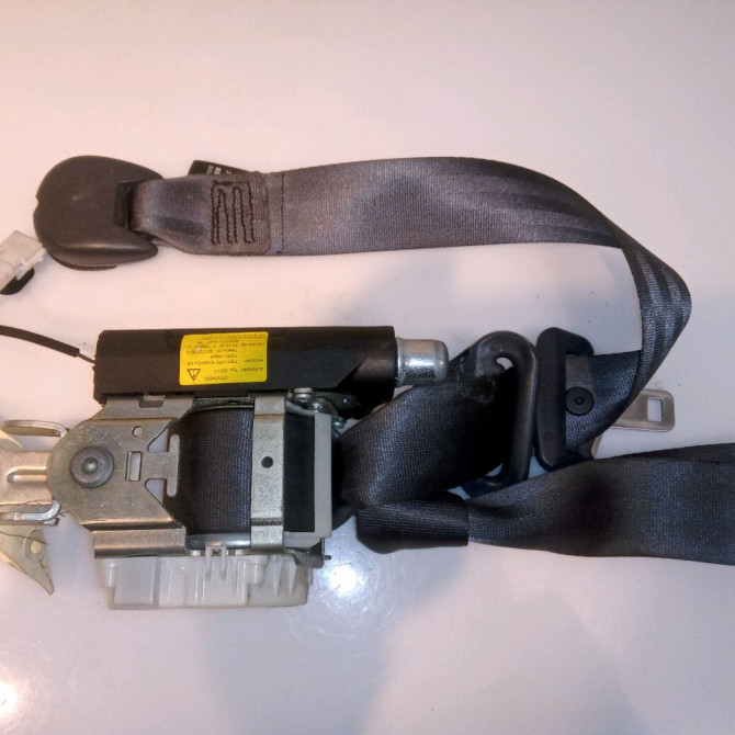 Ceinture avant droite occasion RENAULT CLIO III Phase 1 09-2005->03-2009 1.4i 16v 100ch 8200683926 2