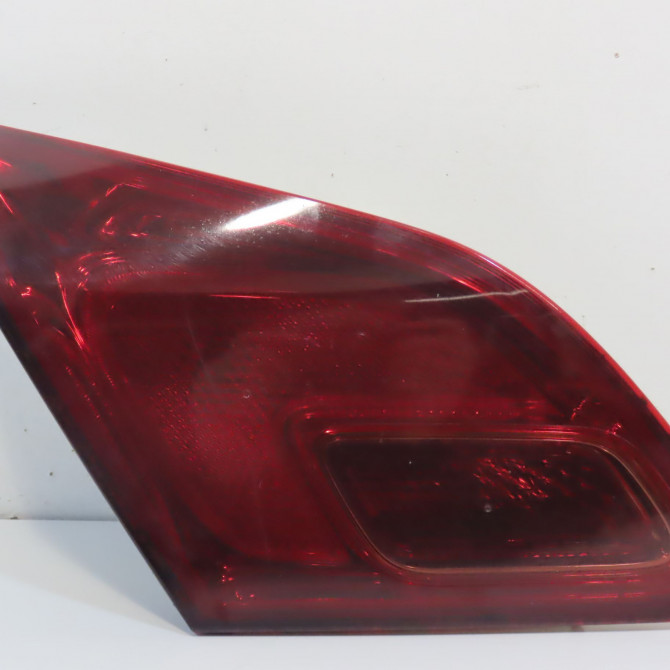 Feu arrière interieur gauche occasion OPEL ASTRA IV Phase 1 01-2010->06-2012 1.7 CDTI 125ch 13306455 2