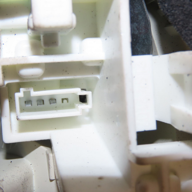 Feu arrière interieur gauche occasion OPEL ASTRA IV Phase 1 01-2010->06-2012 1.7 CDTI 125ch 13306455 3