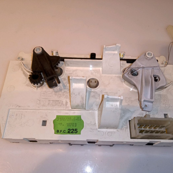 Commande de chauffage occasion PEUGEOT 206 Phase 1 09-1998->03-2009 1.4 HDI 70ch 2