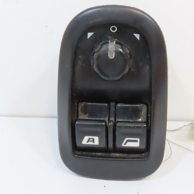 Commande lève-glace porte avant gauche occasion PEUGEOT 206 206 phase 1 SW 2002-06-01->2006-12-31 2.0 HDI 90ch 1