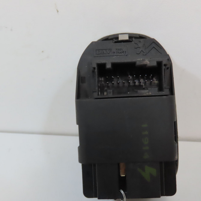 Commande lève-glace porte avant gauche occasion PEUGEOT 206 206 phase 1 SW 2002-06-01->2006-12-31 2.0 HDI 90ch 2