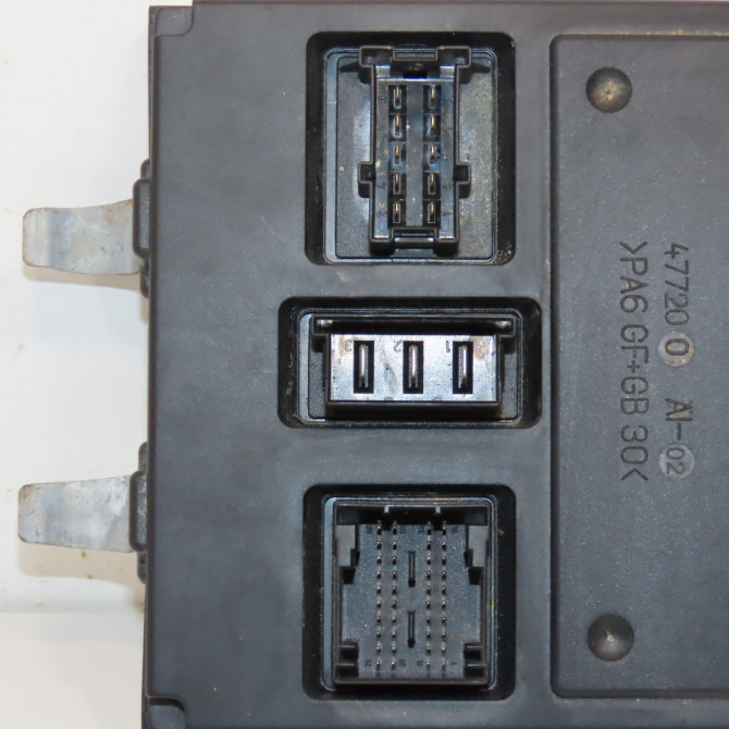 Platine fusible av occasion MERCEDES CLASSE ML II phase 1 03-2005->09-2008 3