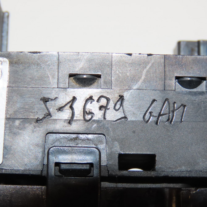 Commande lève-glace porte avant gauche occasion PEUGEOT 208 Phase 2 04-2015->... 1.6 BLUE HDI 100ch 98242539ZD 5