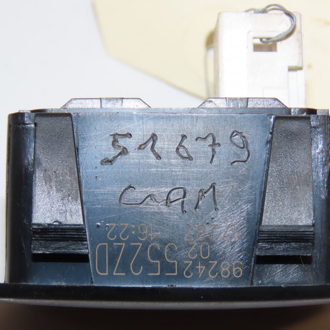 Commande leve-glace porte arrière gauche occasion PEUGEOT 208 Phase 2 04-2015->... 1.6 BLUE HDI 100ch 98242552ZD 4